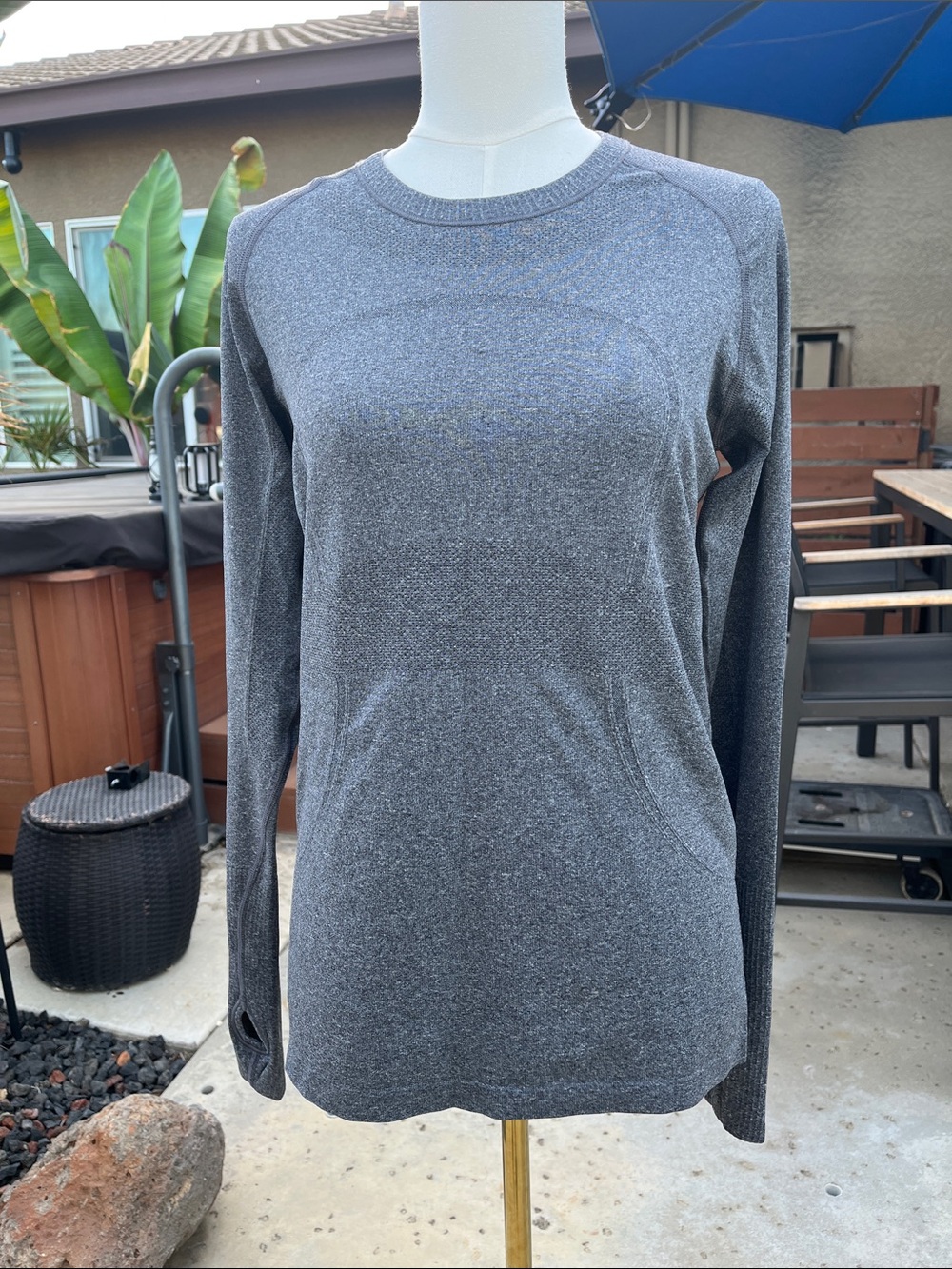 lululemon athletica Women’s Long-Sleeve Top with Thumb holes